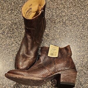 NWT Stetson Textured Snakeskin Brown Ankle Booties Size 7.5 8